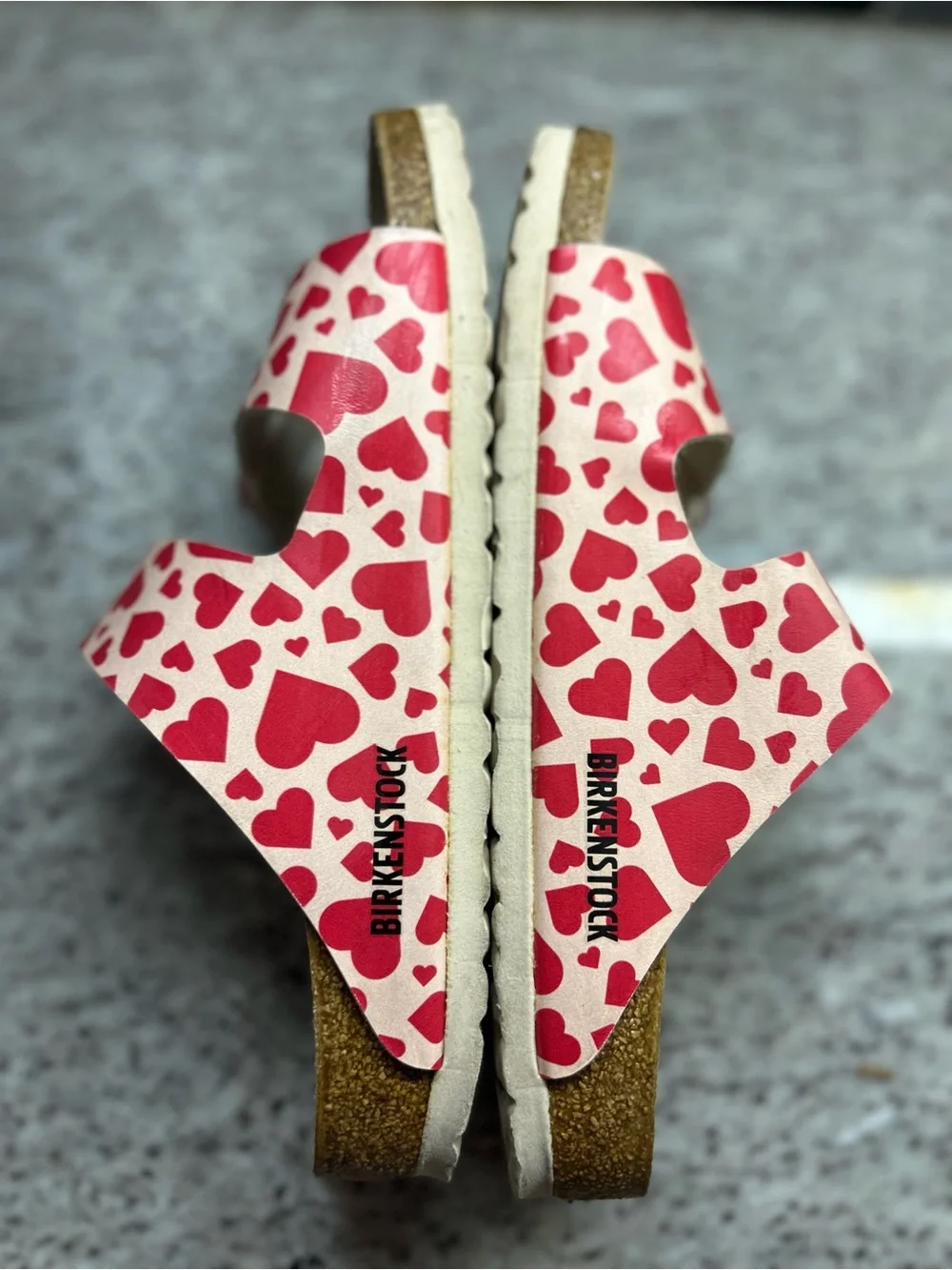 Birkenstock Arizona Women’s Cream Sandals with Red Heart Print size 8(39)